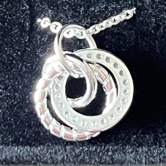 NWOT Unbranded 925 Sterling Silver Interlocking Circle Necklace. - Picture 8 of 8